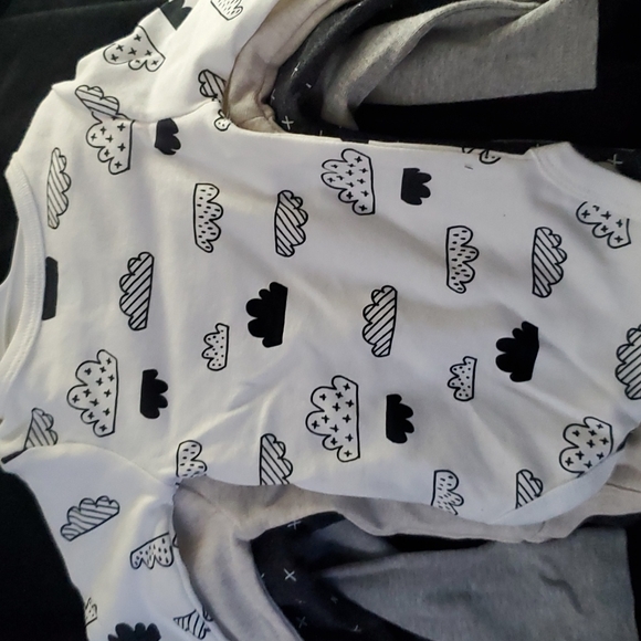 Newborn Long sleeve 4 pack onsies New With Tag. - Picture 4 of 4